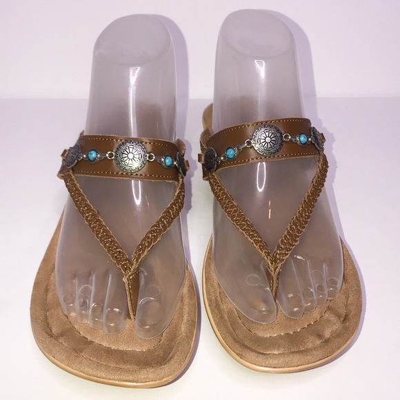 Minnetonka Shoes - MINNETONKA THONG SANDALS BROWN LEATHER METAL